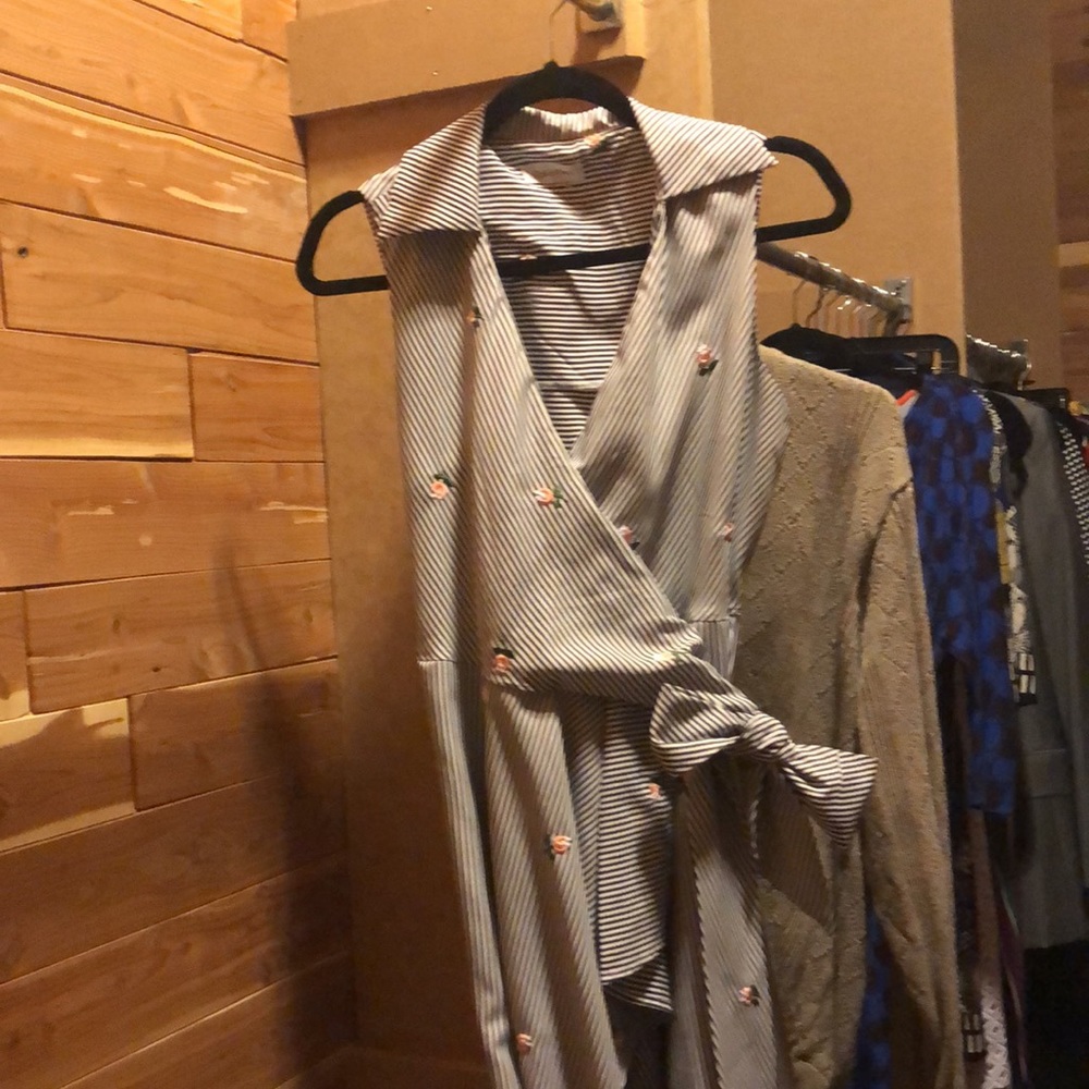 Sleeveless Gray Striped Floral Wrap Dress - Picture 3 of 6
